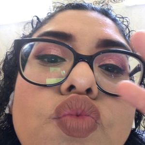 Meet your Posher, Melanie